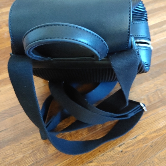 Leather Calvin Klein Backpack - Picture 5 of 5